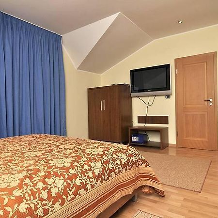 Villa Vitoria Giroc Pokoj fotografie