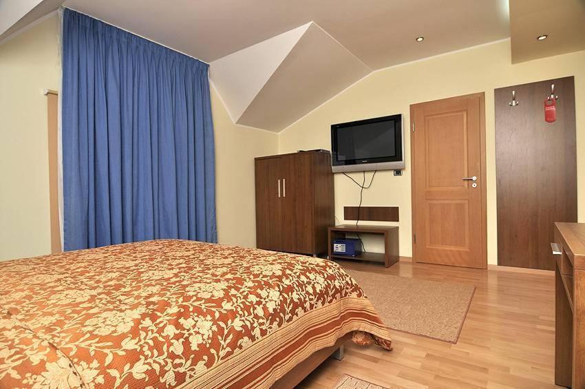 Villa Vitoria Giroc Pokoj fotografie